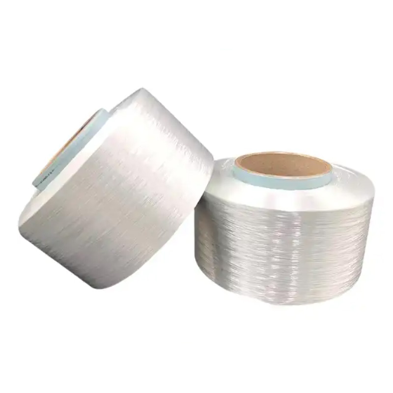 Există diferențe semnificative în compatibilitatea firelor de topire la cald cu diferite puncte de topire atunci când sunt asociate cu țesături diferite, cum ar fi lâna și bumbacul?